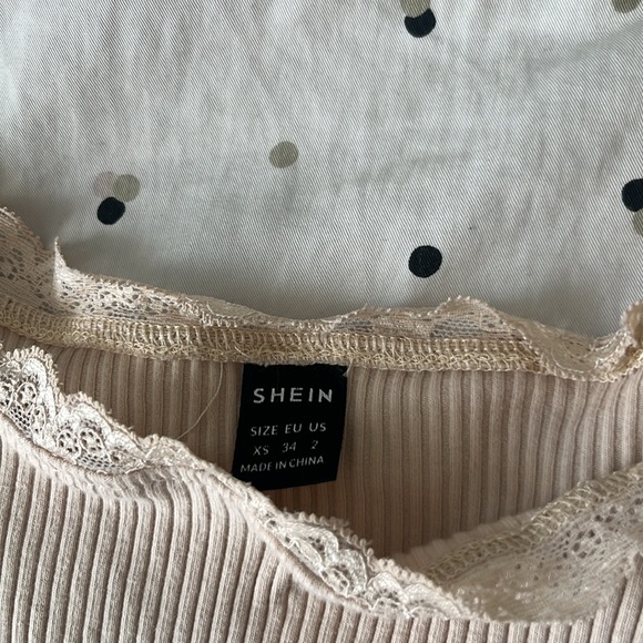 Beige lace trim tank - Picture 3 of 5